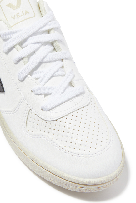 V-10 Classic Low-Top Sneakers