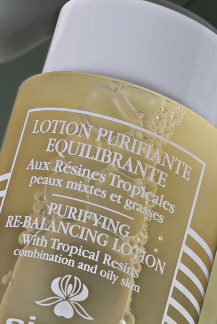 Purifying Re-Balancing Lotion With Tropical Resins