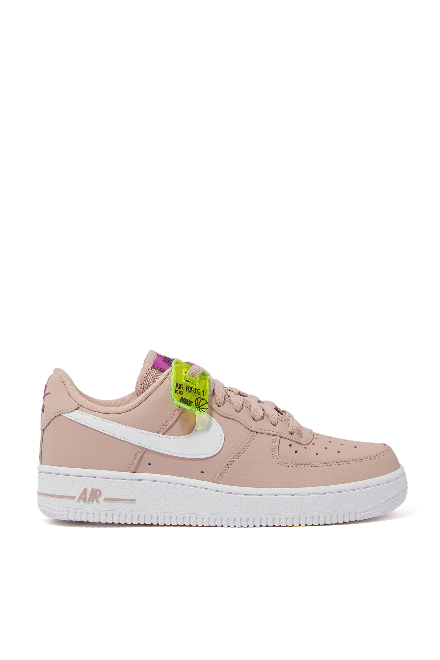 stores that carry nike air force 1
