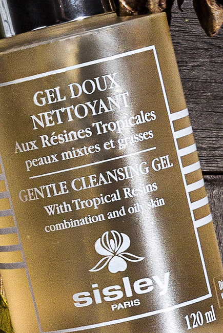 Gentle Cleansing Gel with Tropical Resins