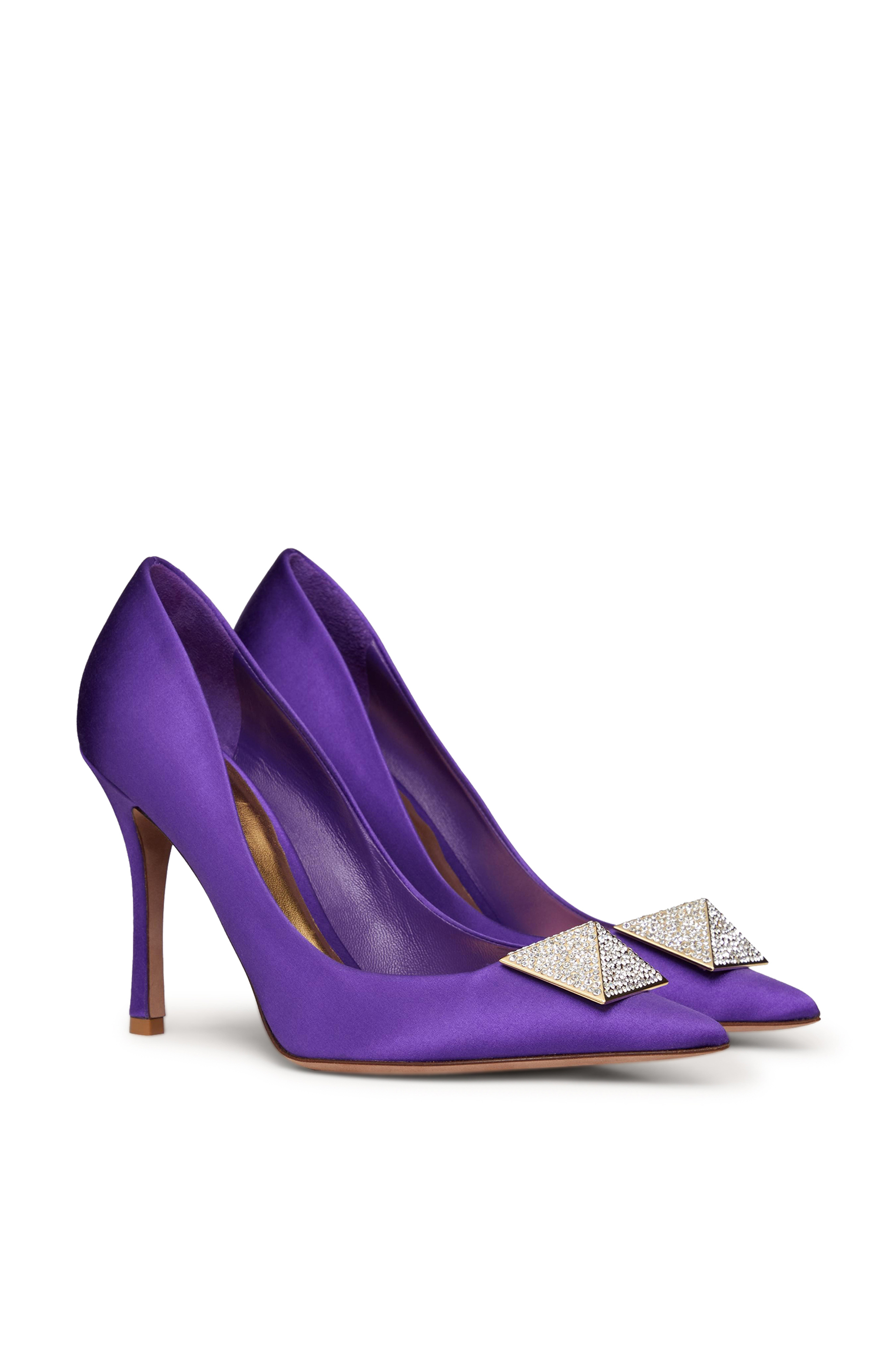  One Stud 100 Satin Pumps