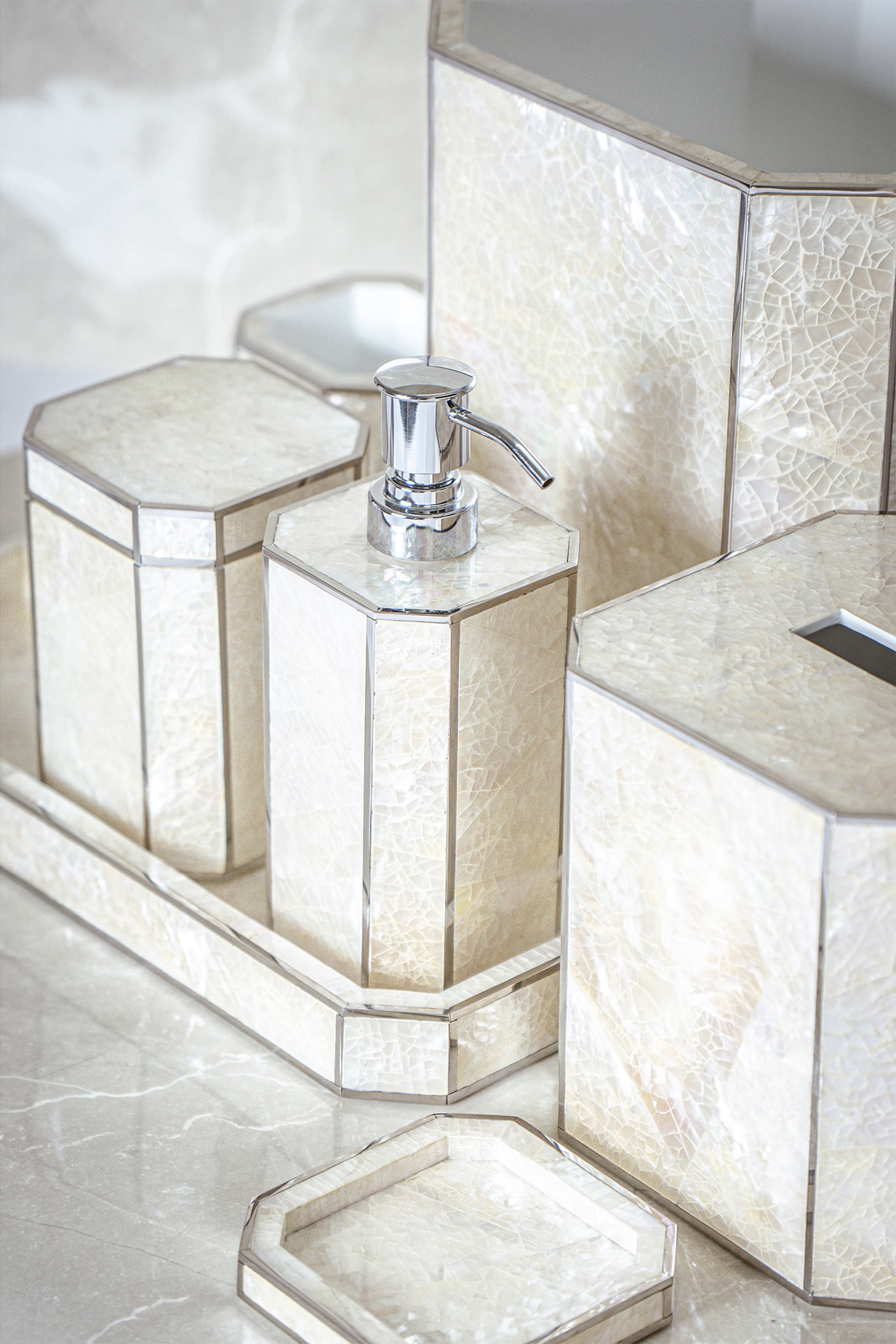 Crackled Mop Shell Tissue Box