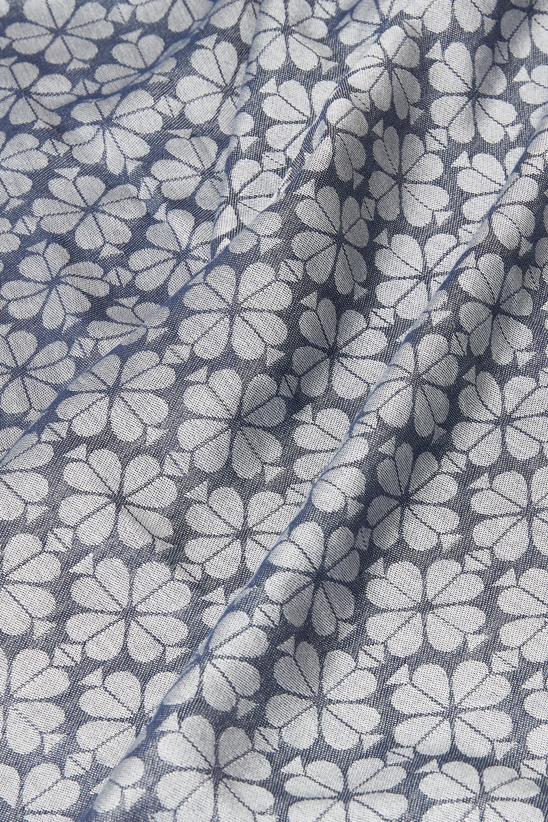 Spade Flower Yarn Dye Scarf