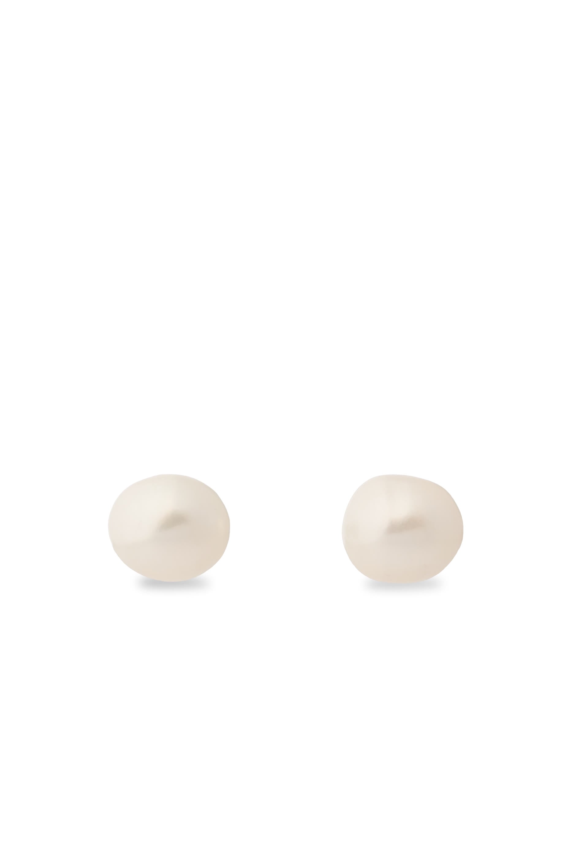 Iconic Pearl Stud Earrings