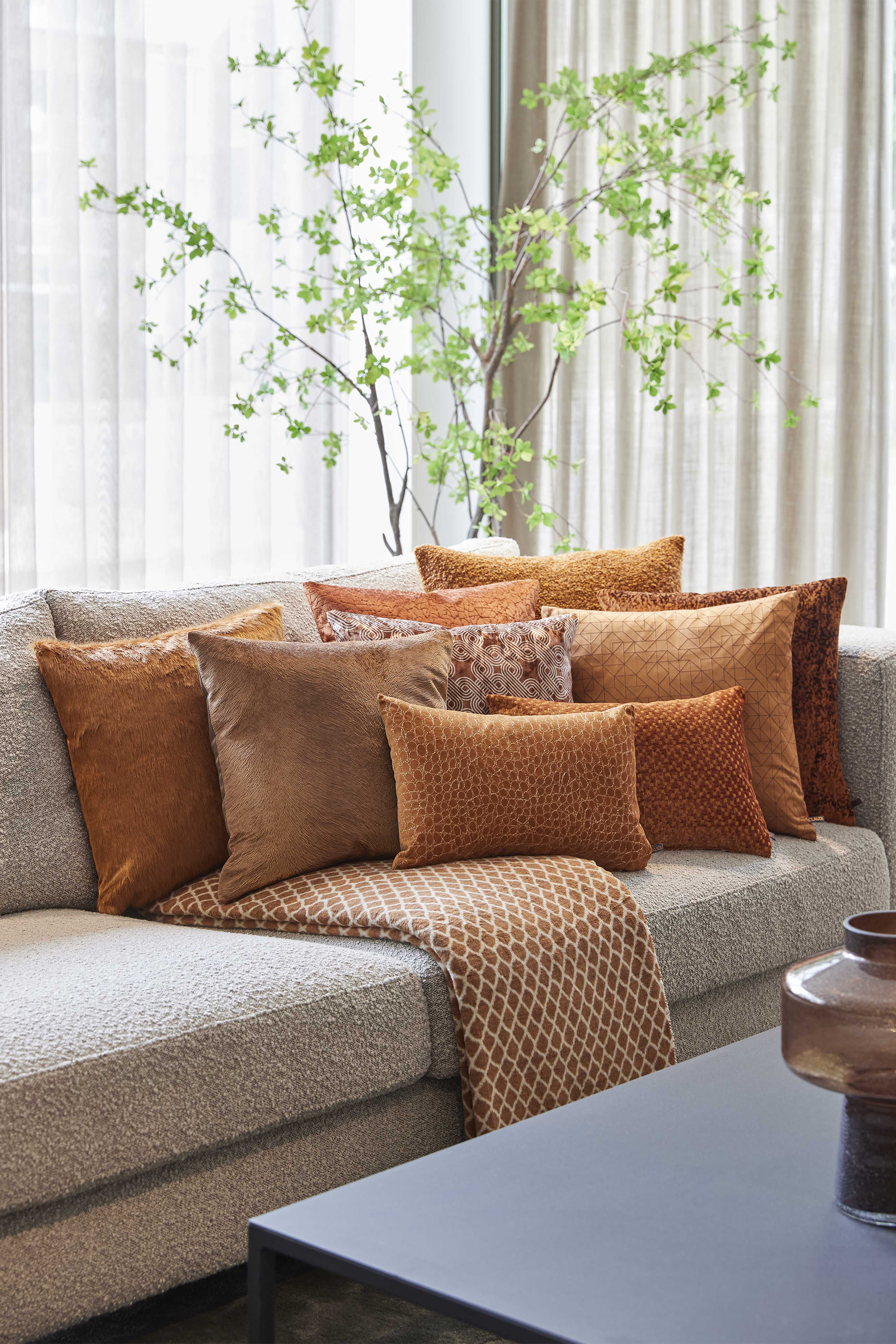 Dafne Fringe Throw Pillow