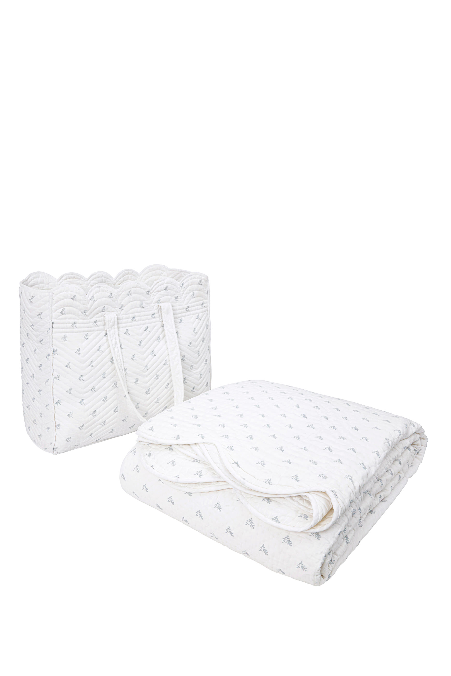 Milfield Scallop Edge Quilt 