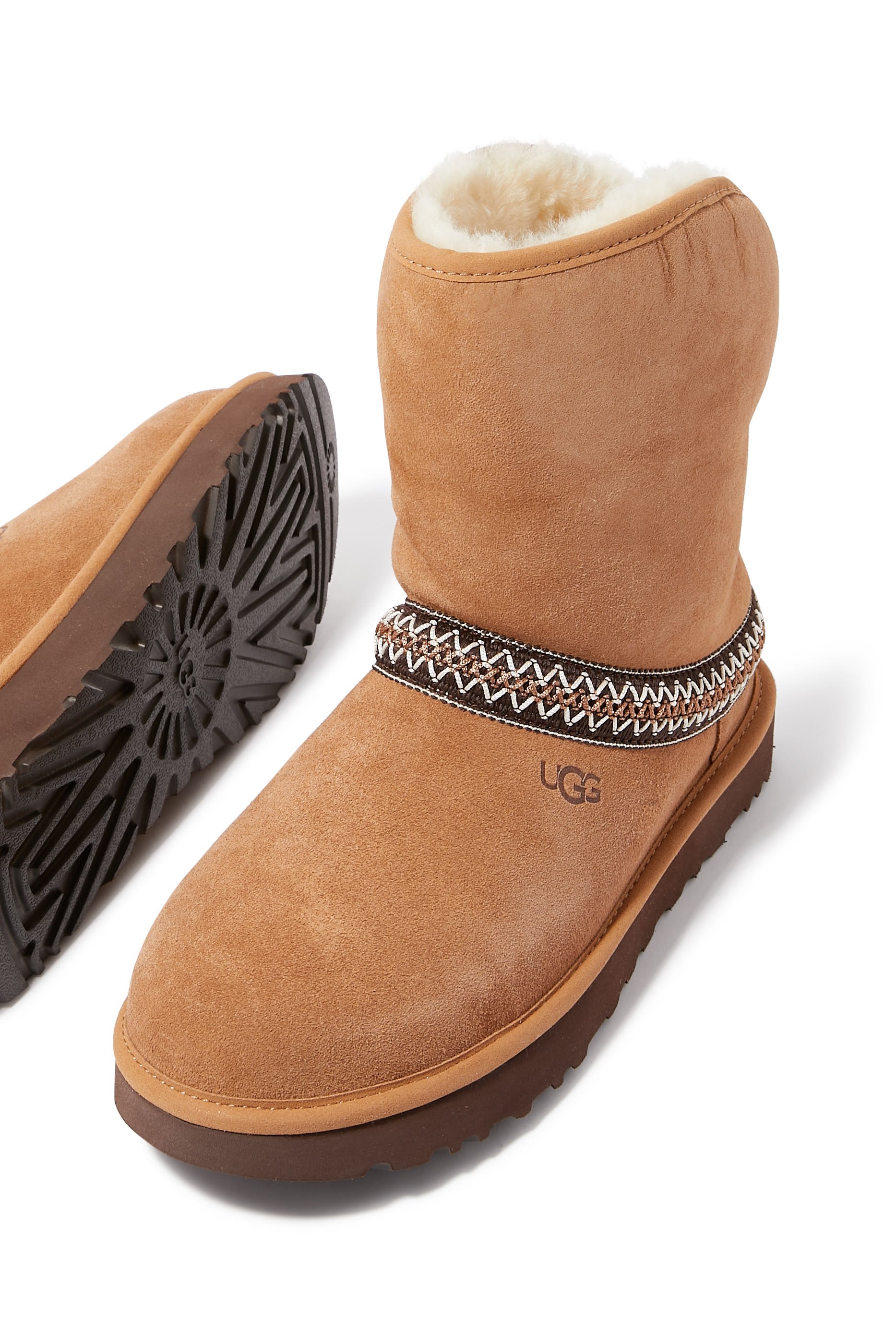 Classic Short Crescent Booth