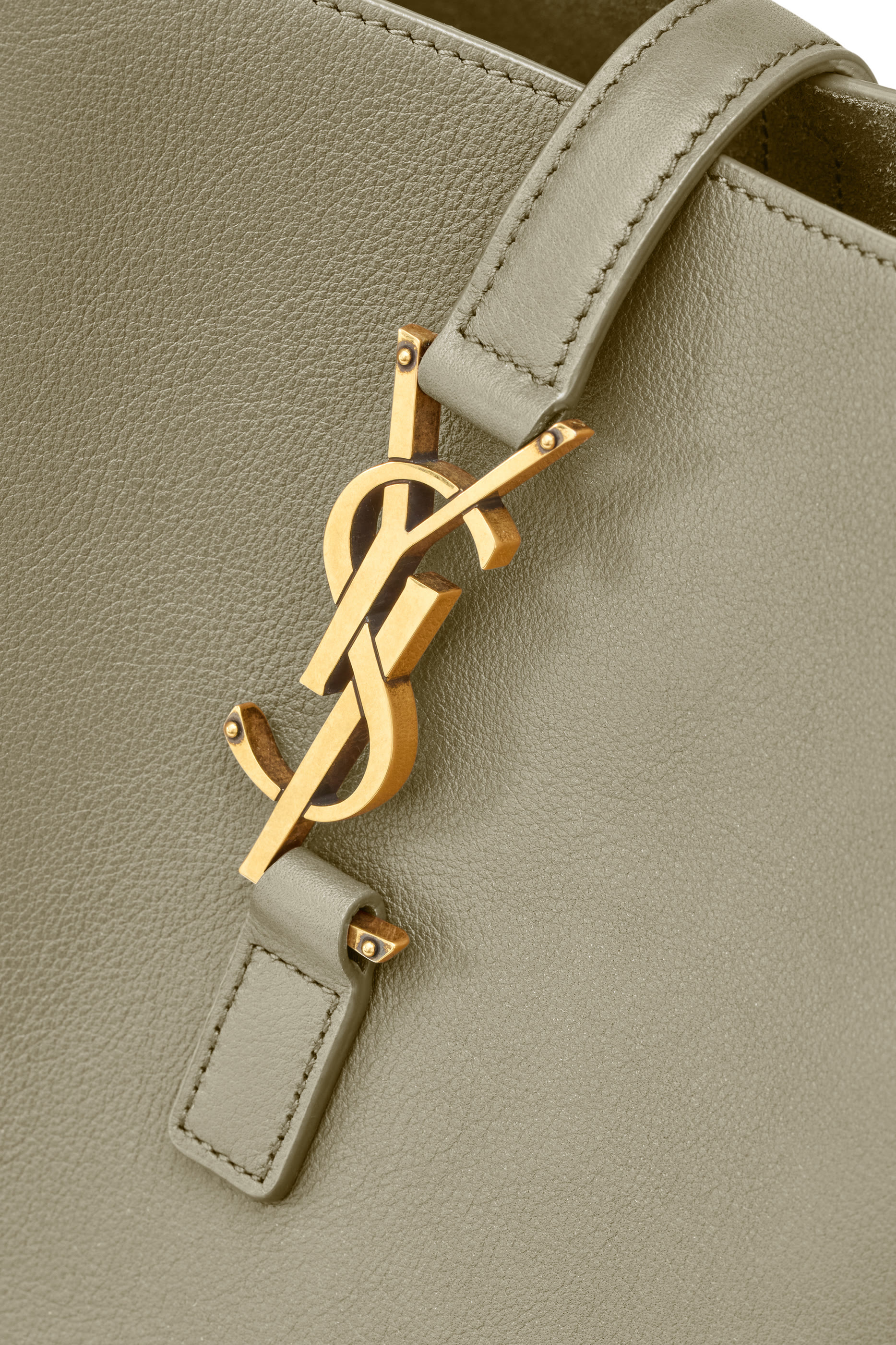 Le 5 A 7 Supple Large Shoulder Bag