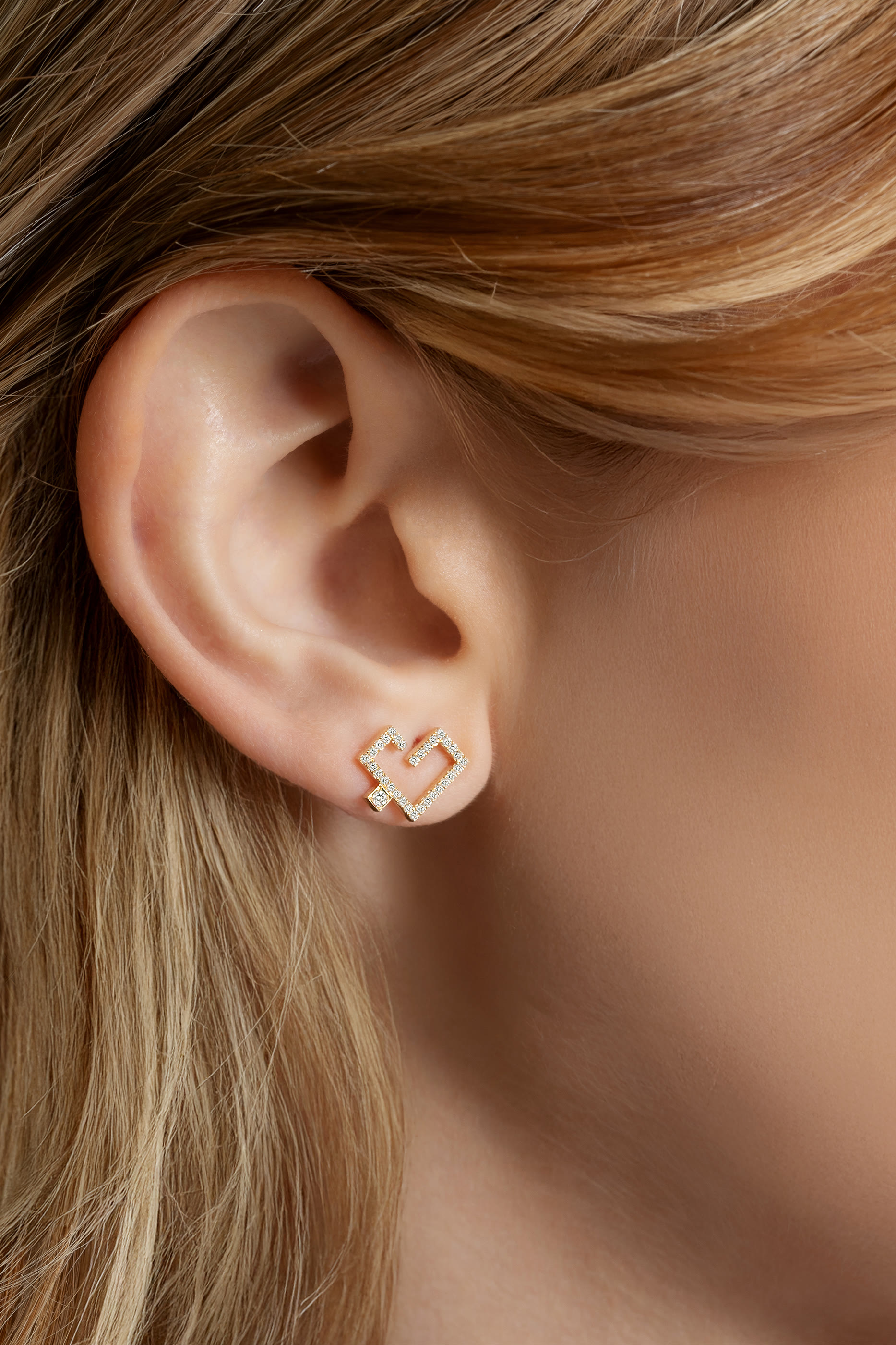 Hubb Earrings, 18k Yellow Gold & Diamonds, Sapphire