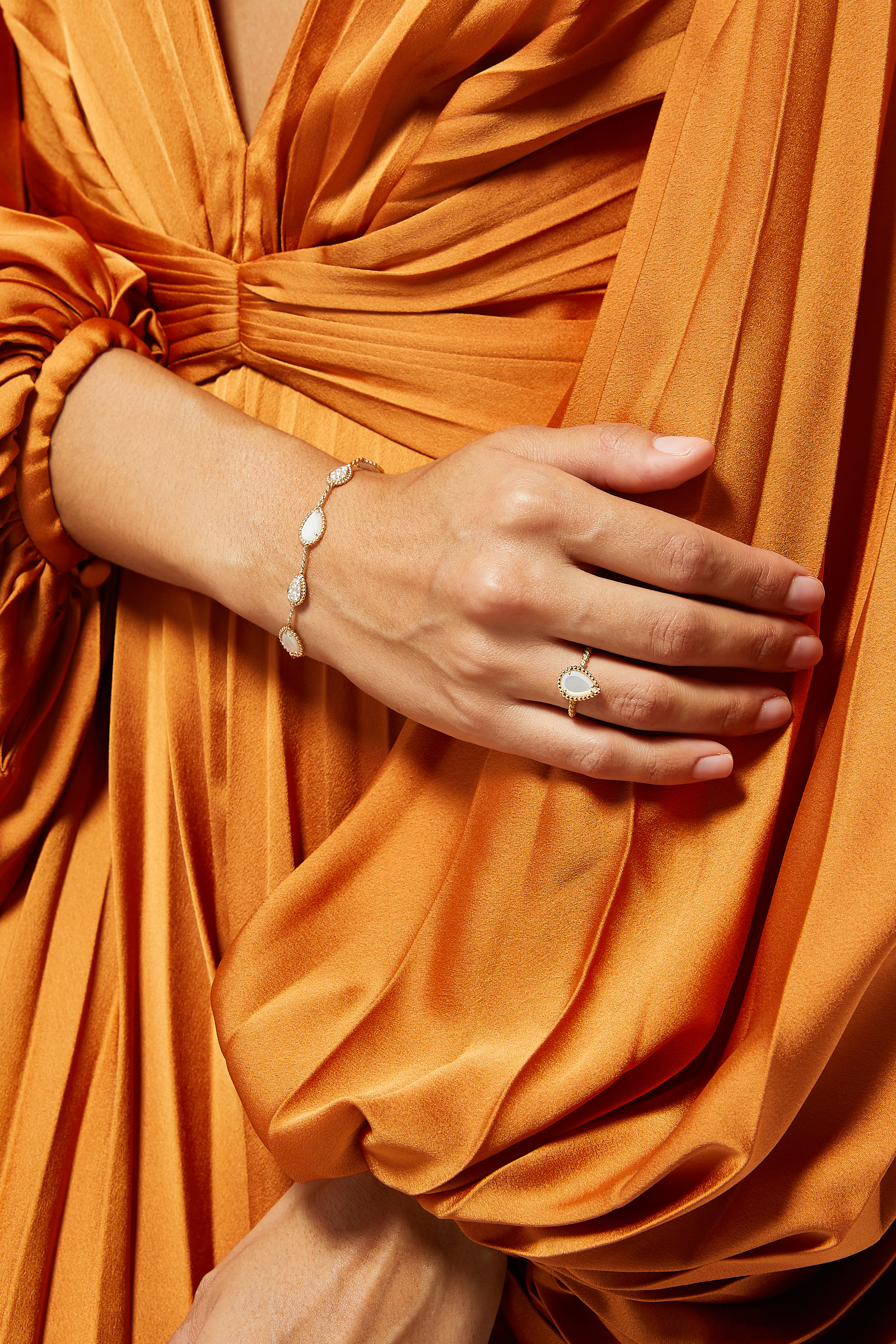 Serpent Bohème 18K Yellow Gold 5 Motif Mother of Pearl and Diamond Bracelet