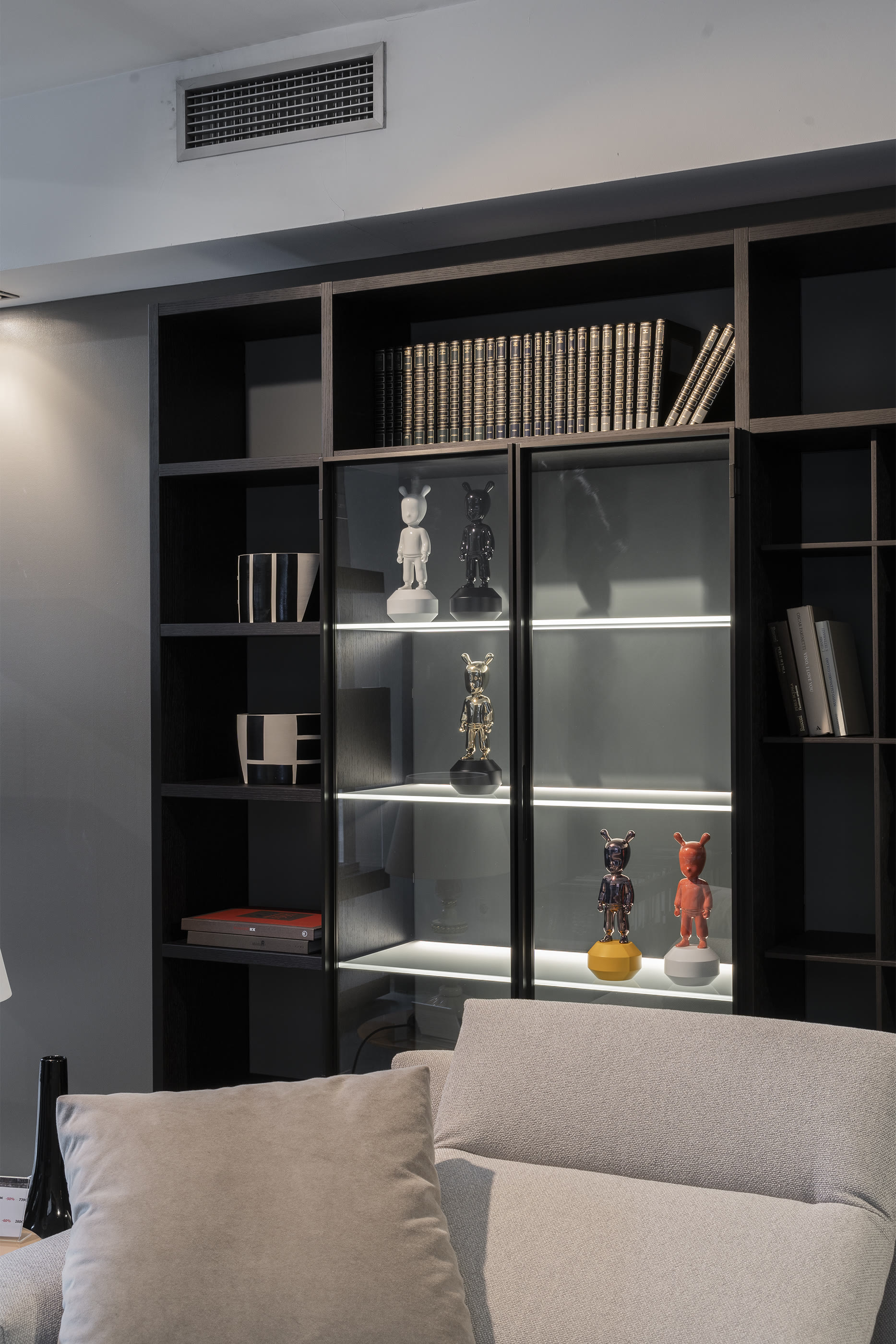 The White Guest Figurine - Small