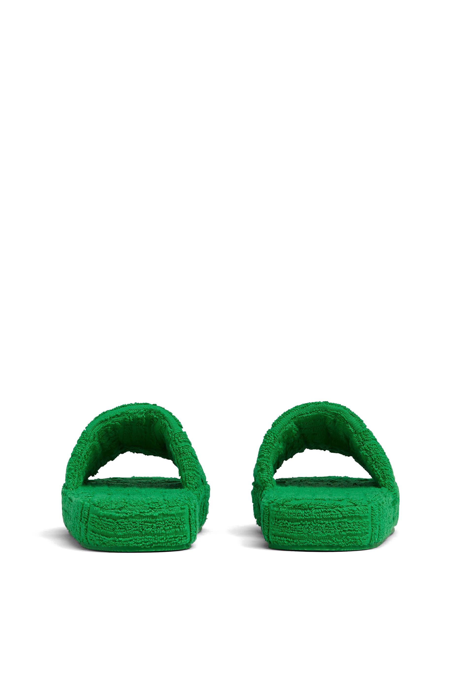 Resort Sponge Slides