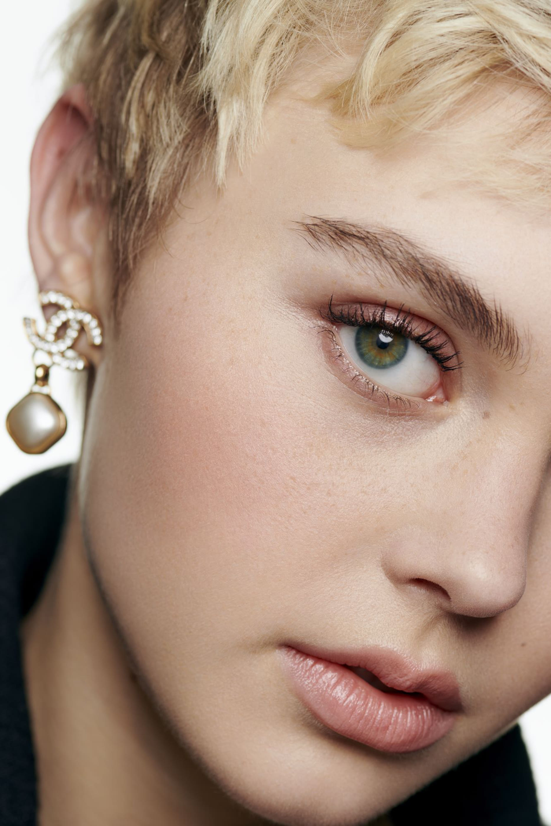 Les Signes De Chanel Illuminating Powder Blush