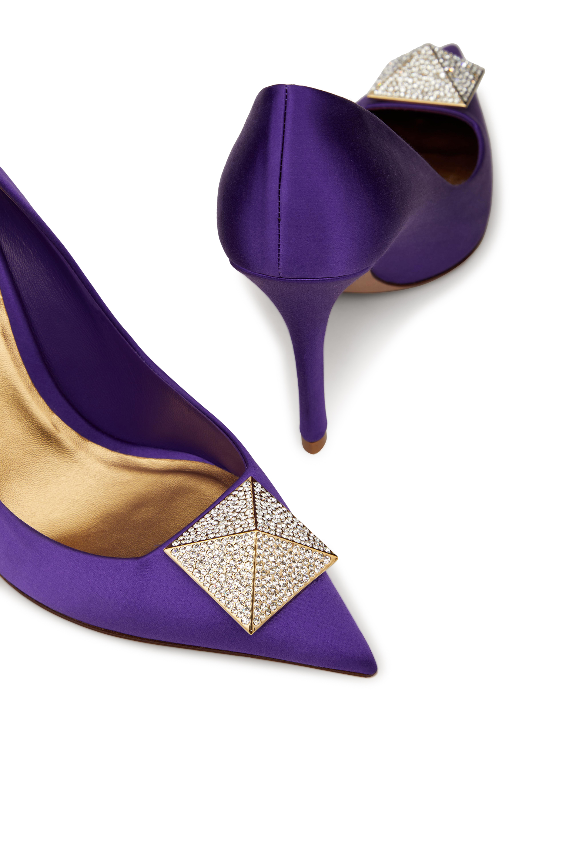  One Stud 100 Satin Pumps