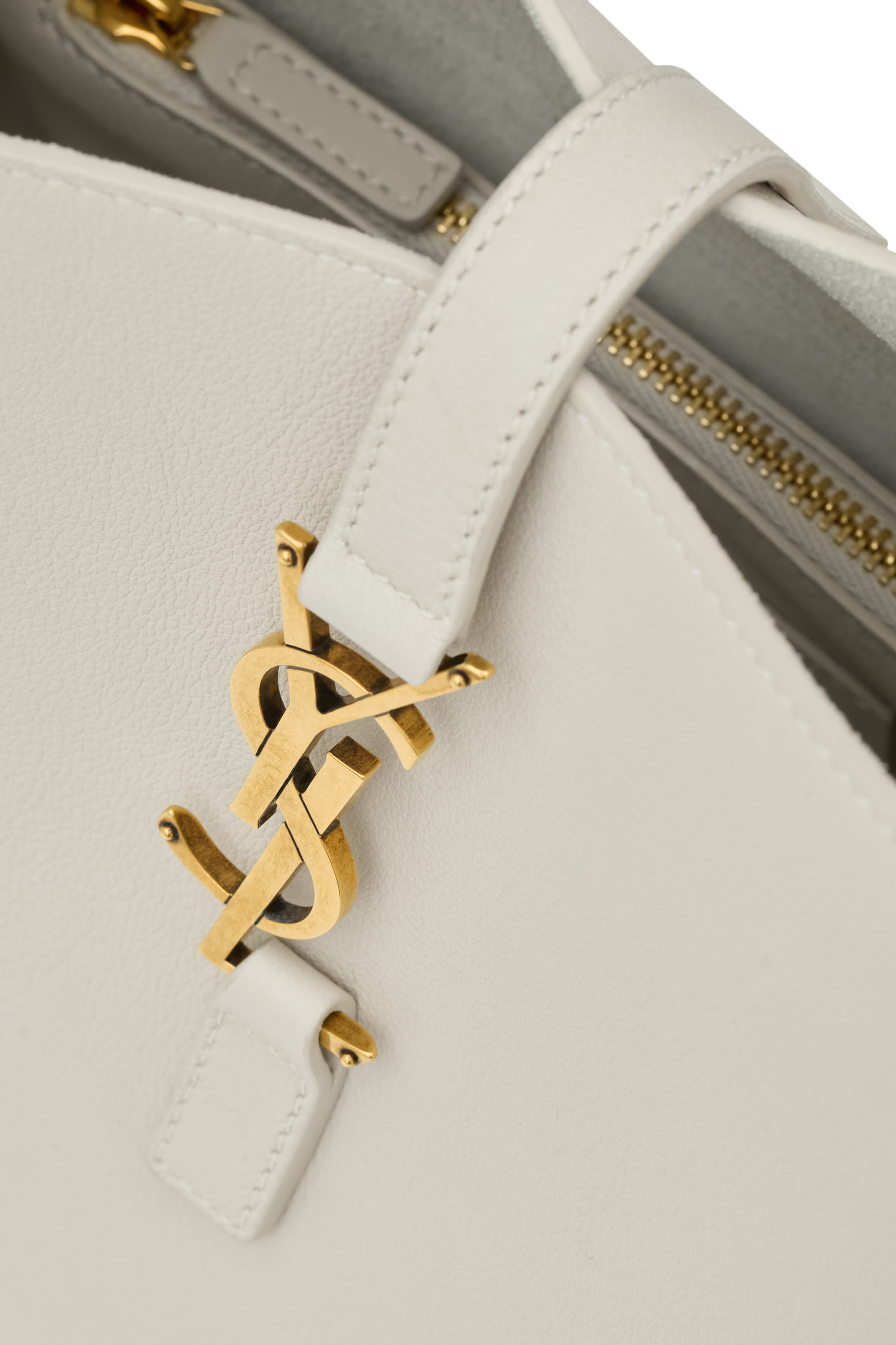 Le 5 &Agrave; 7 Supple Small Bag in Smooth Leather 