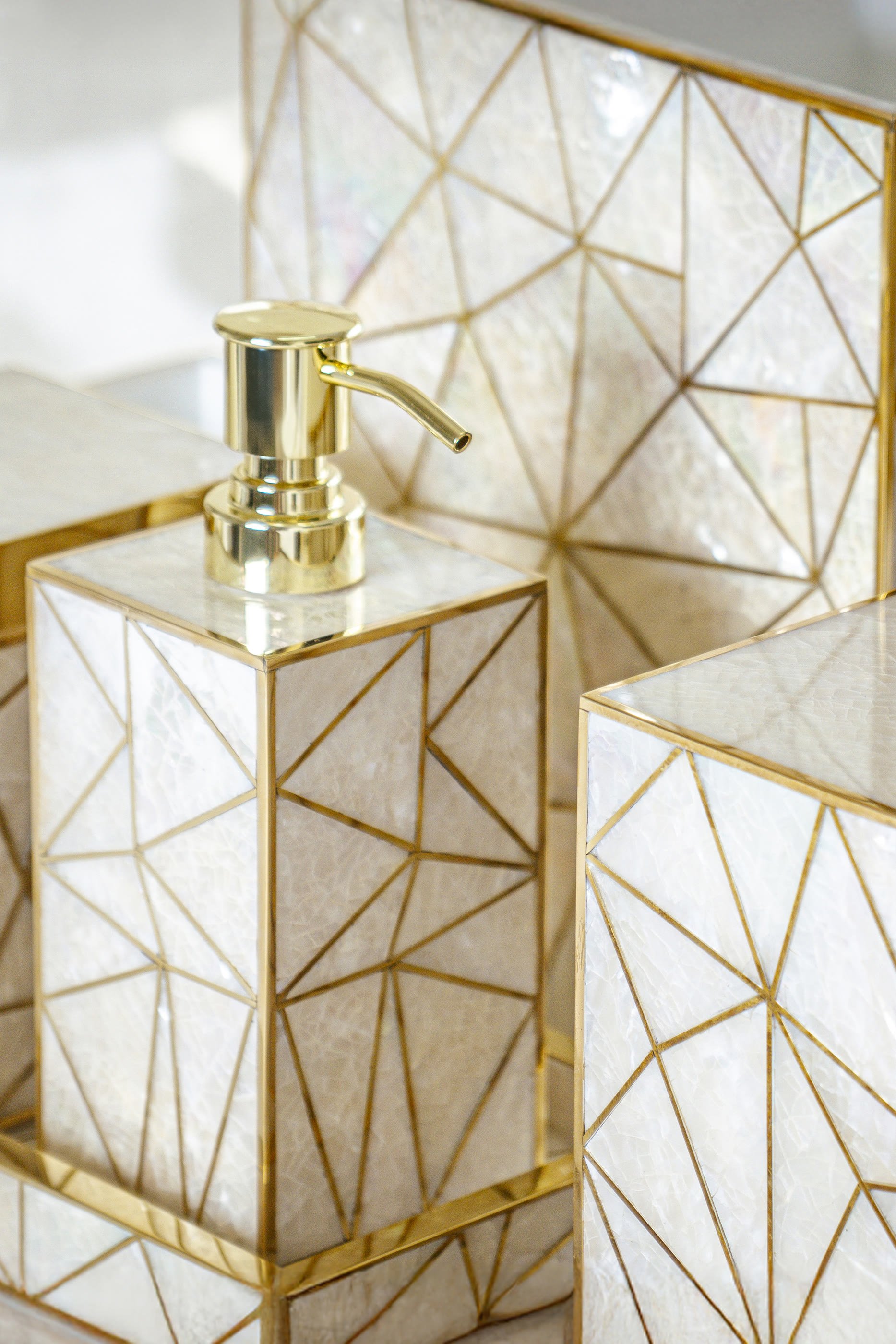 Crackled Mop Shell Tissue Box