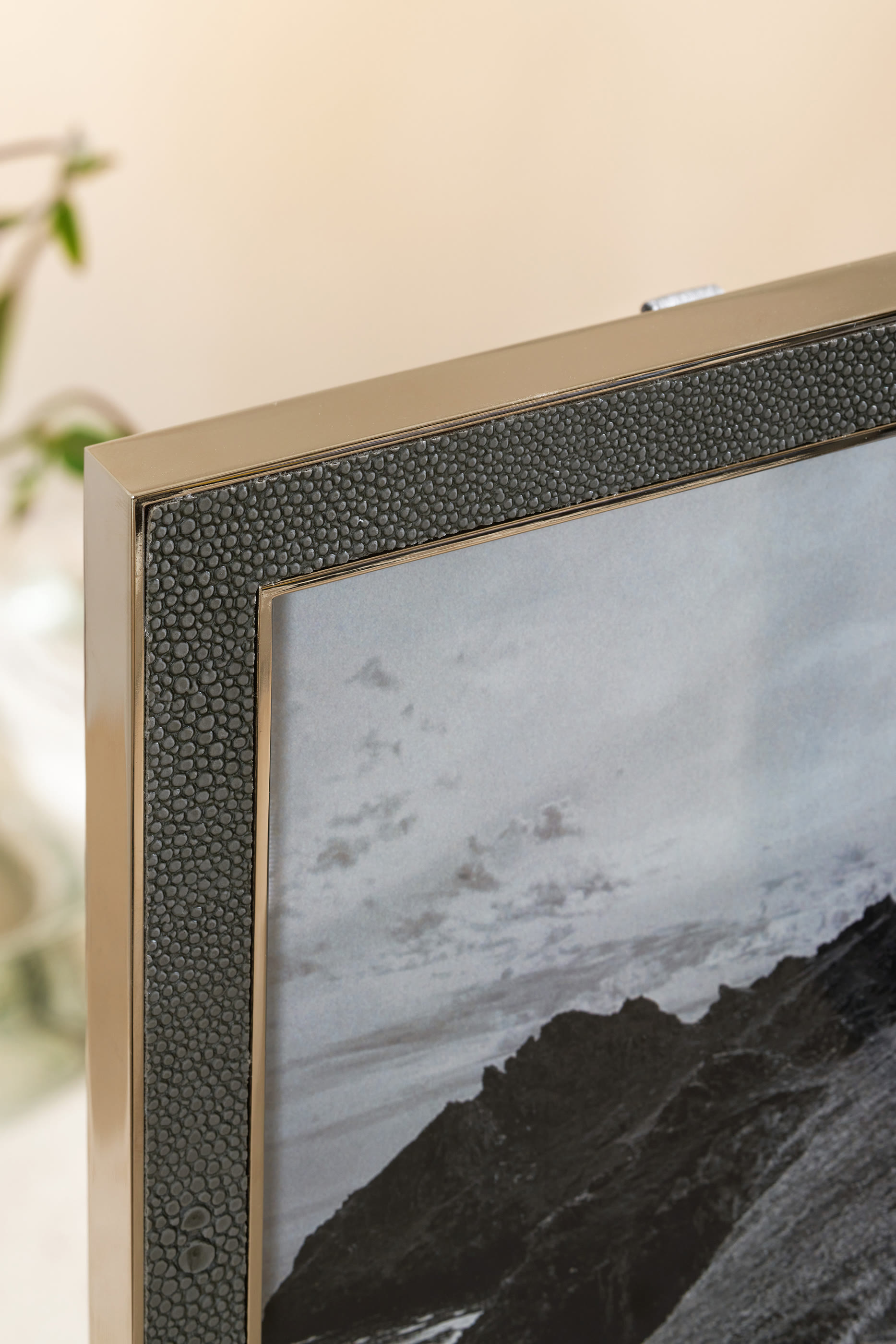 Classic Textured Double Hinged Frame