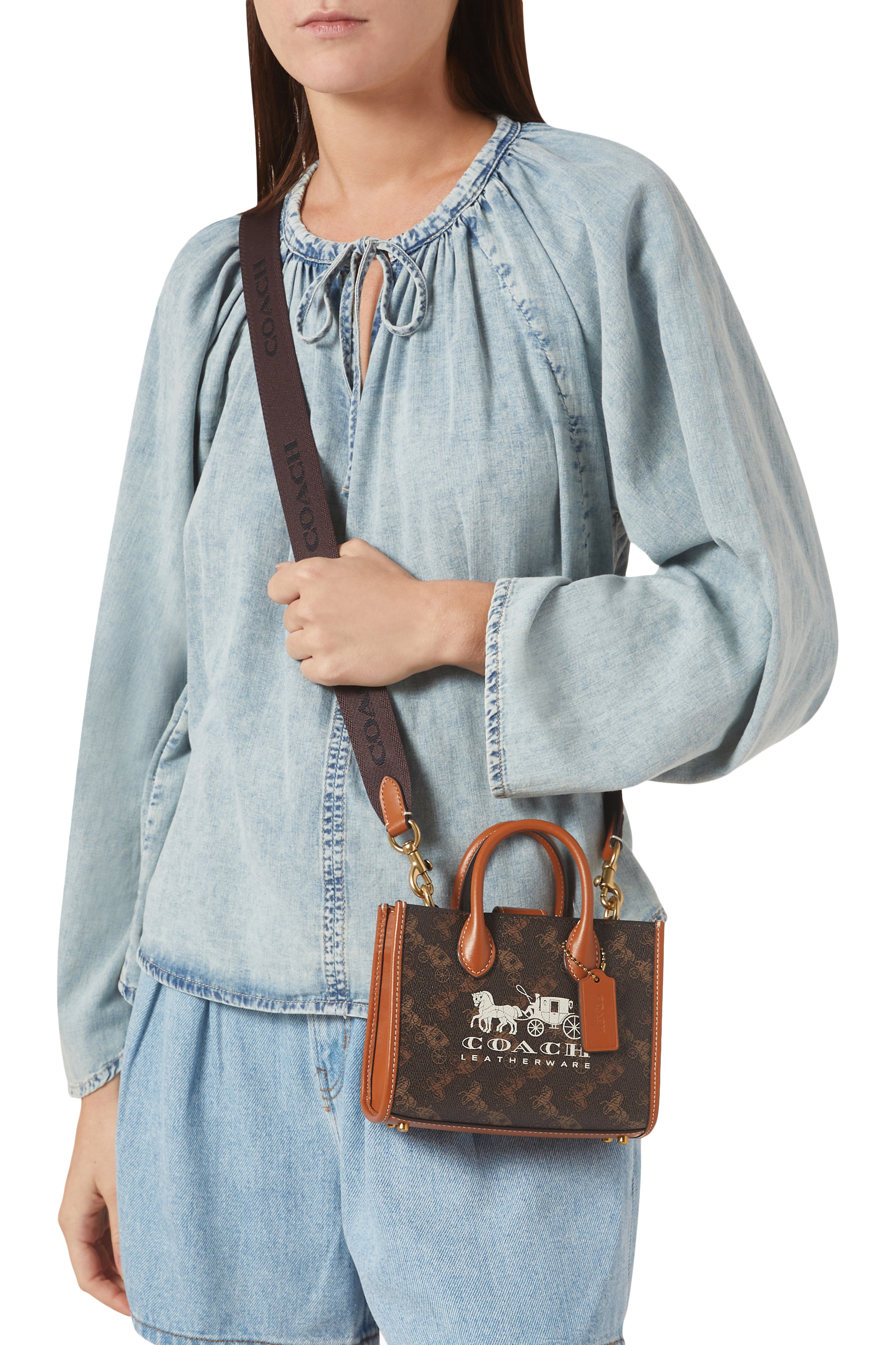 Ace 17 Tote Bag with Horse and Carriage Print