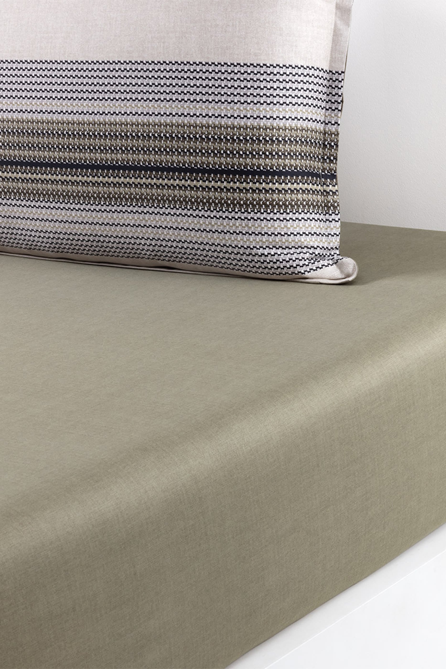 Modernis Fitted Sheet