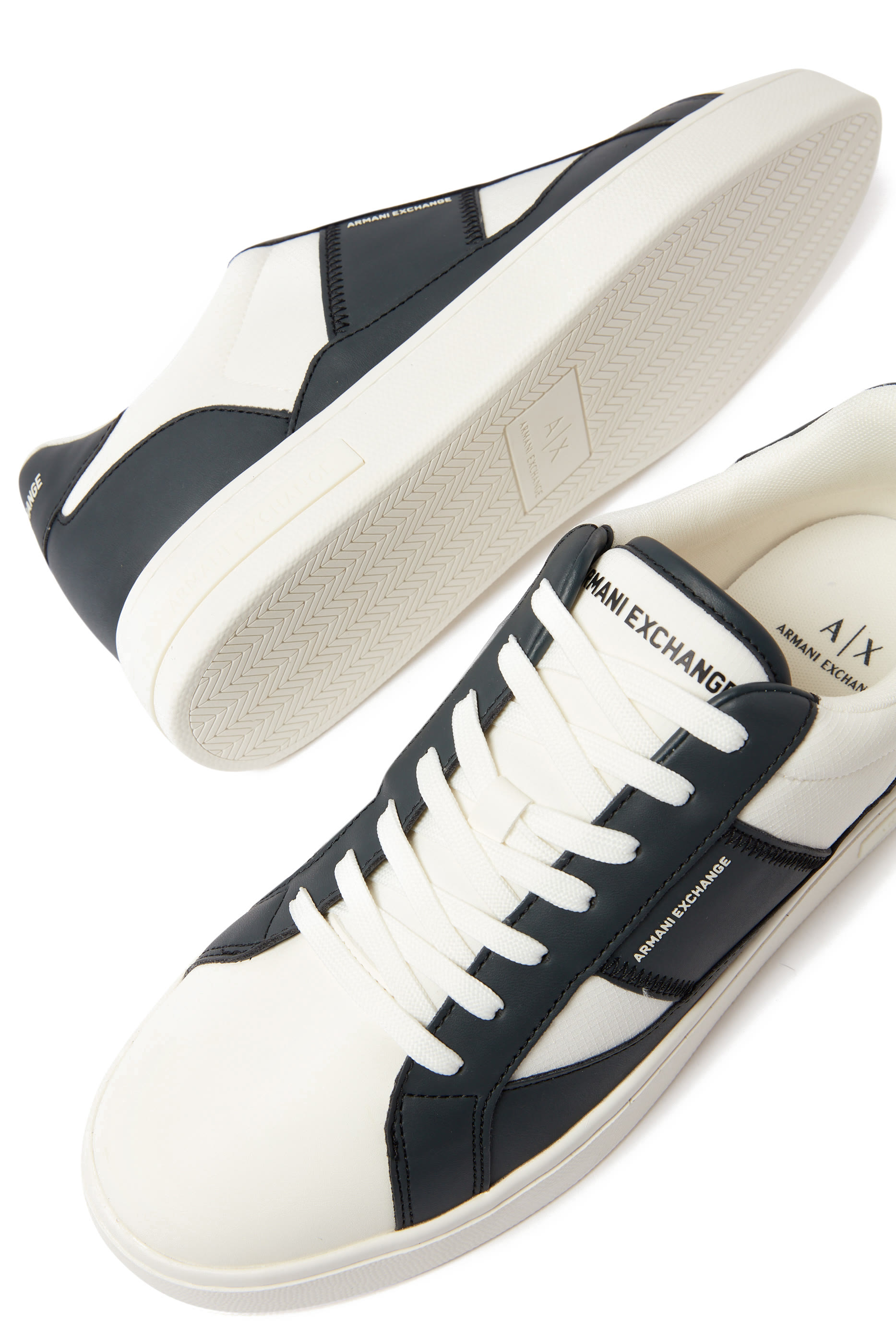 Contrasting Side Band Sneakers