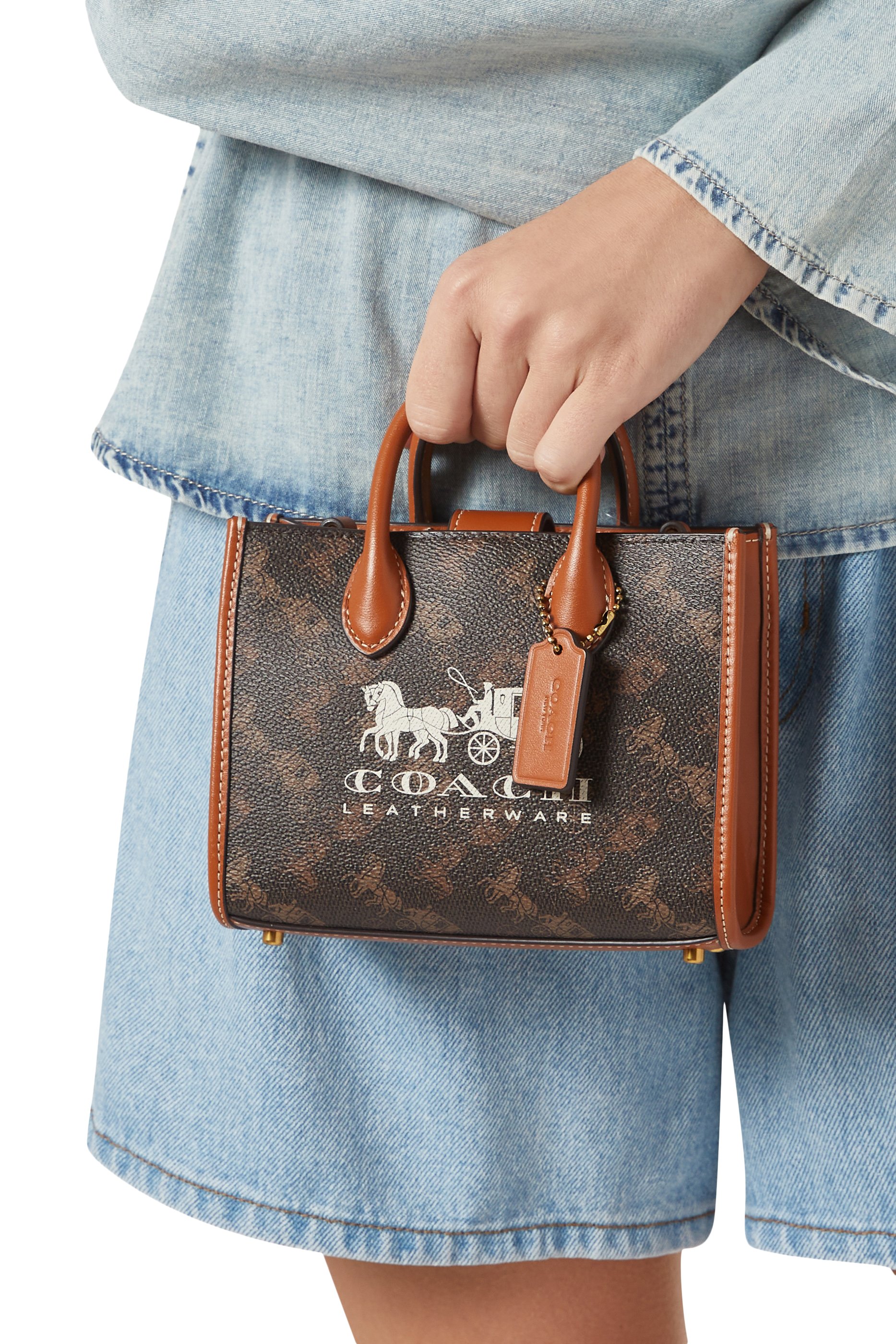 Ace 17 Tote Bag with Horse and Carriage Print