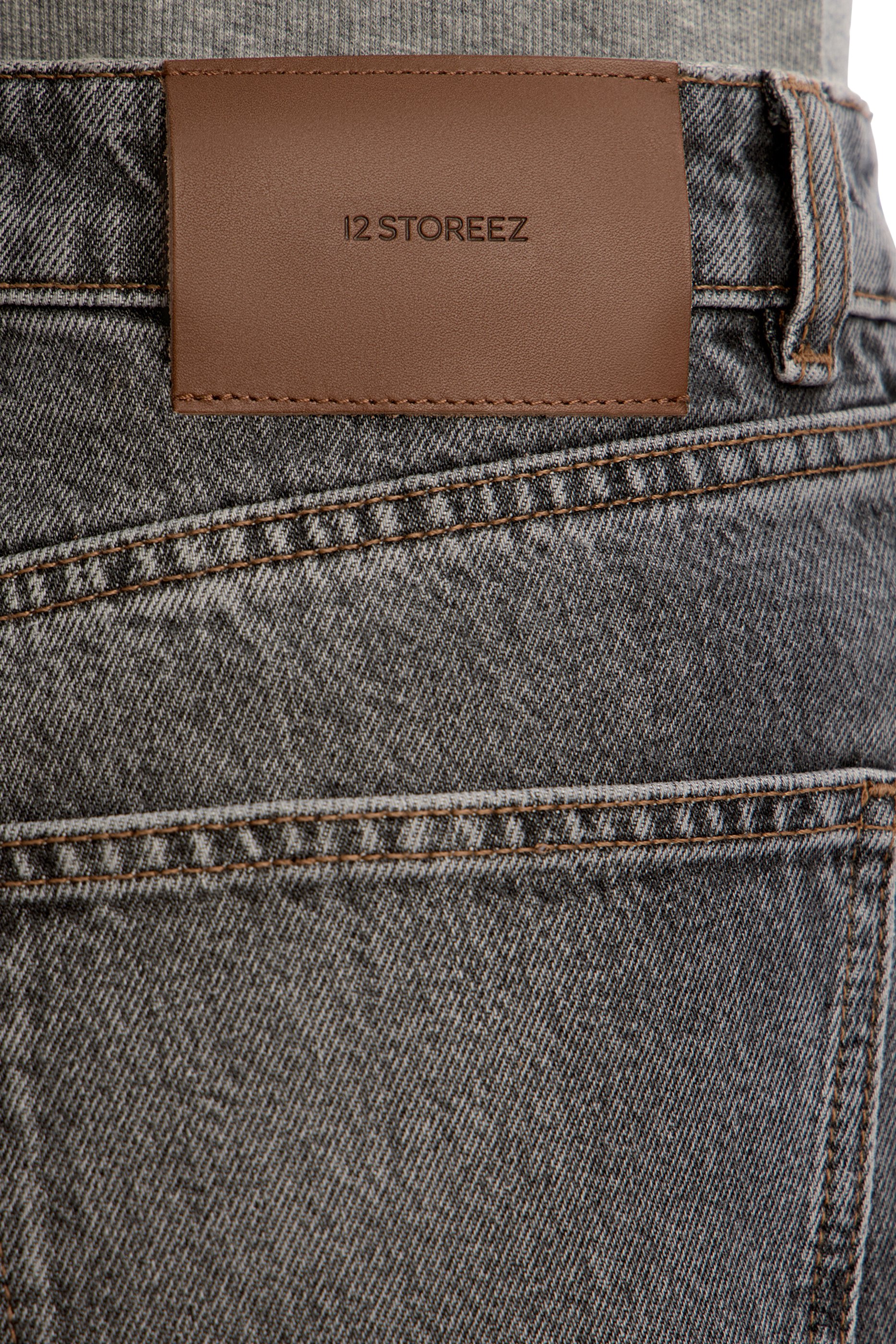 Straight-Leg Slim Fit Jeans 