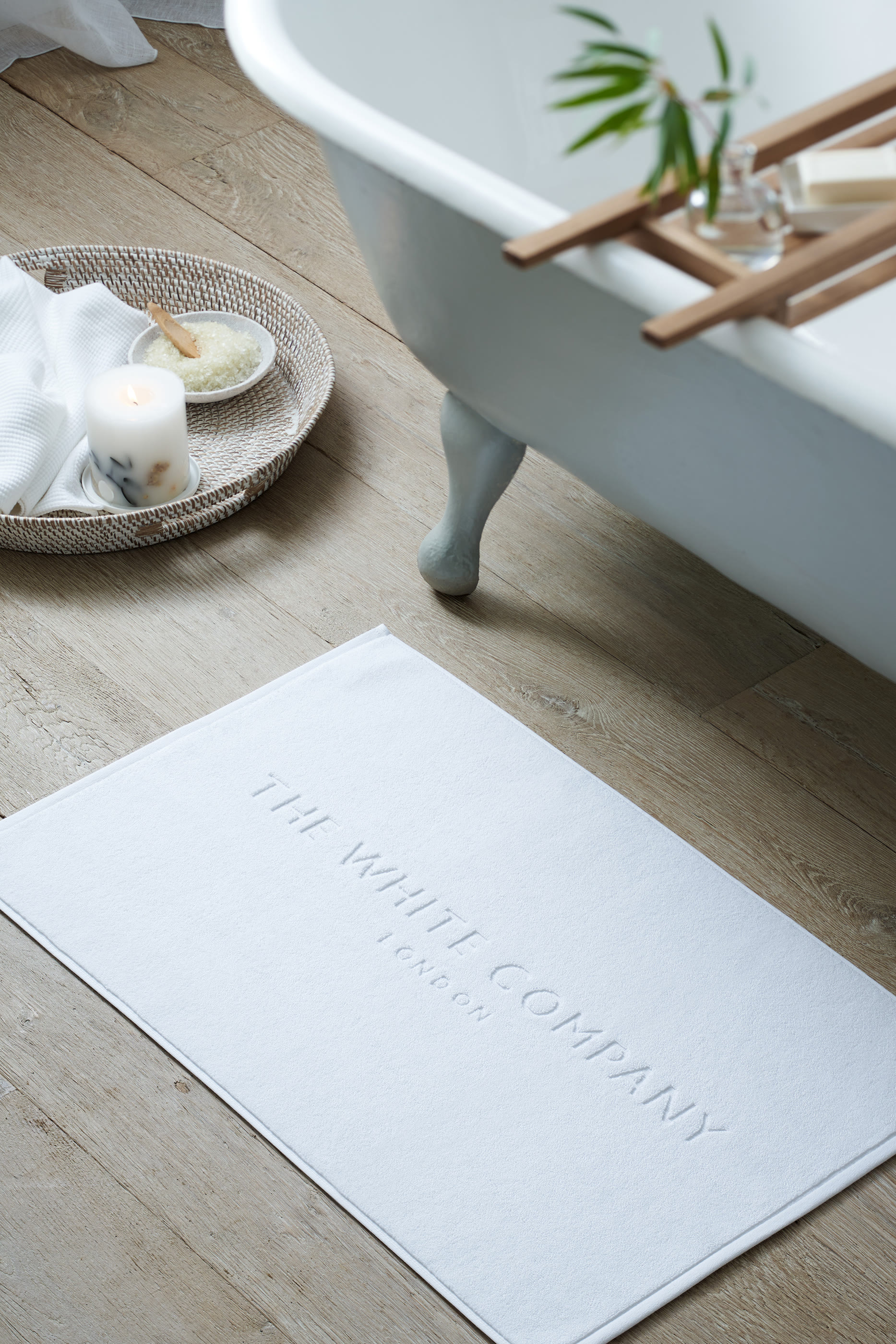 Sea Salt Botanical Medium Candle