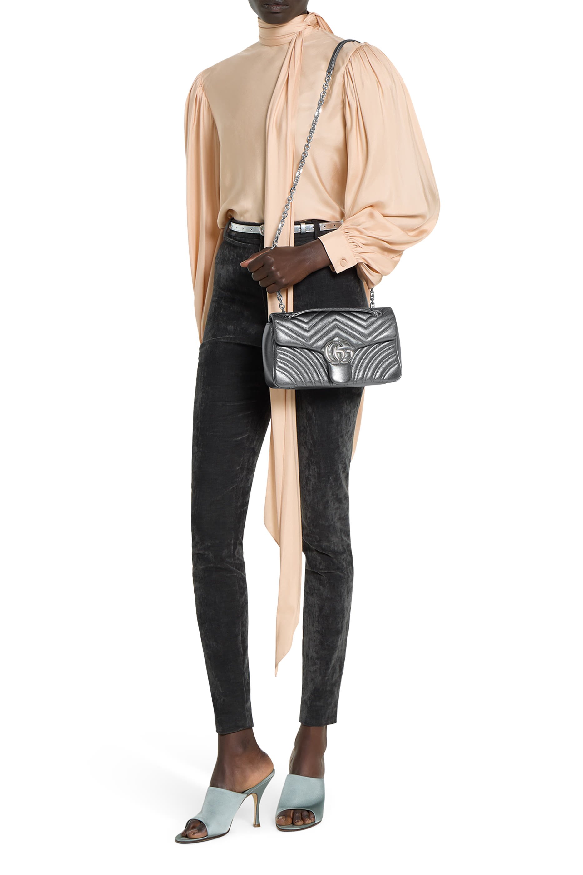 GG Marmont Medium Shoulder Bag