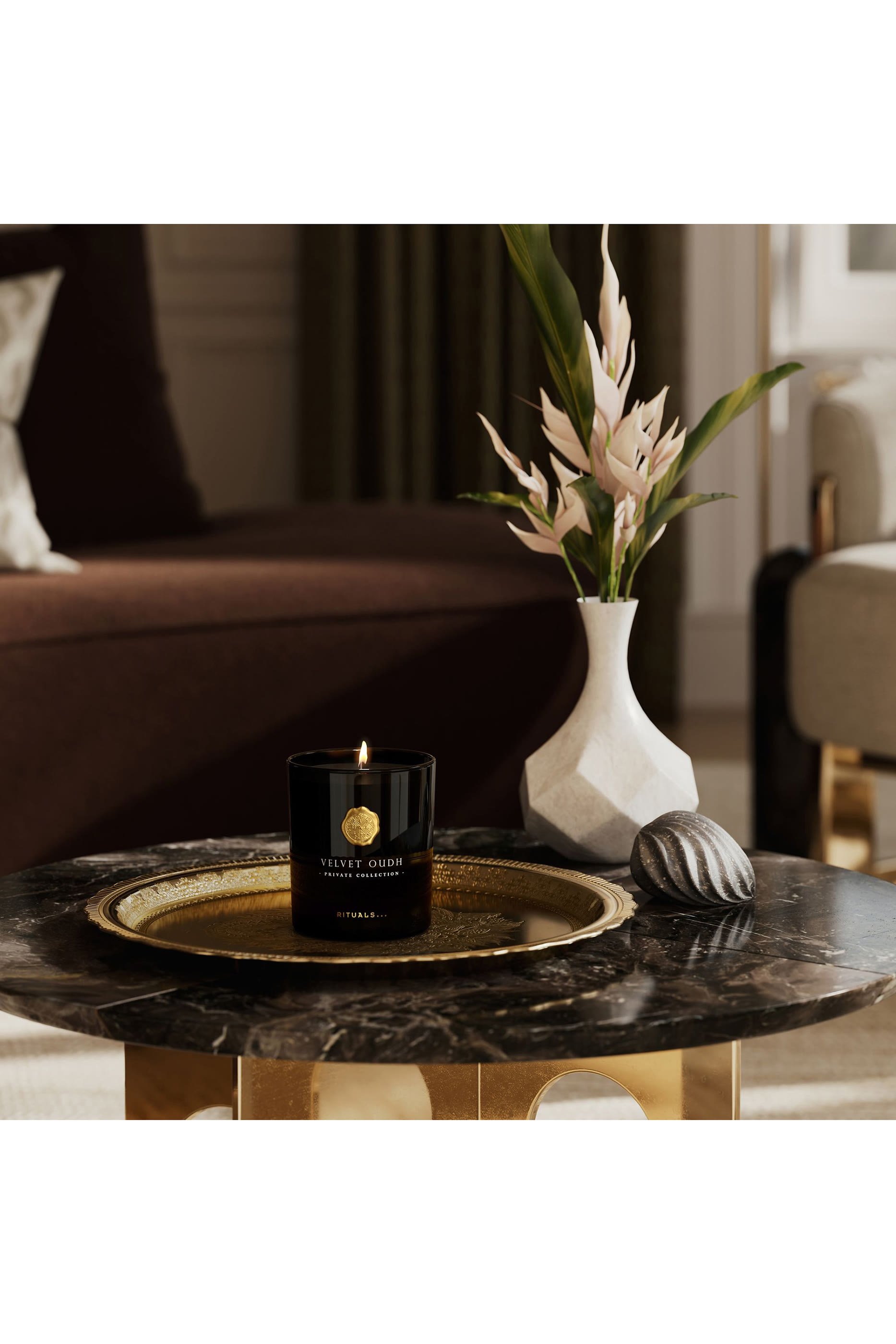 Velvet Oudh Scented Candle