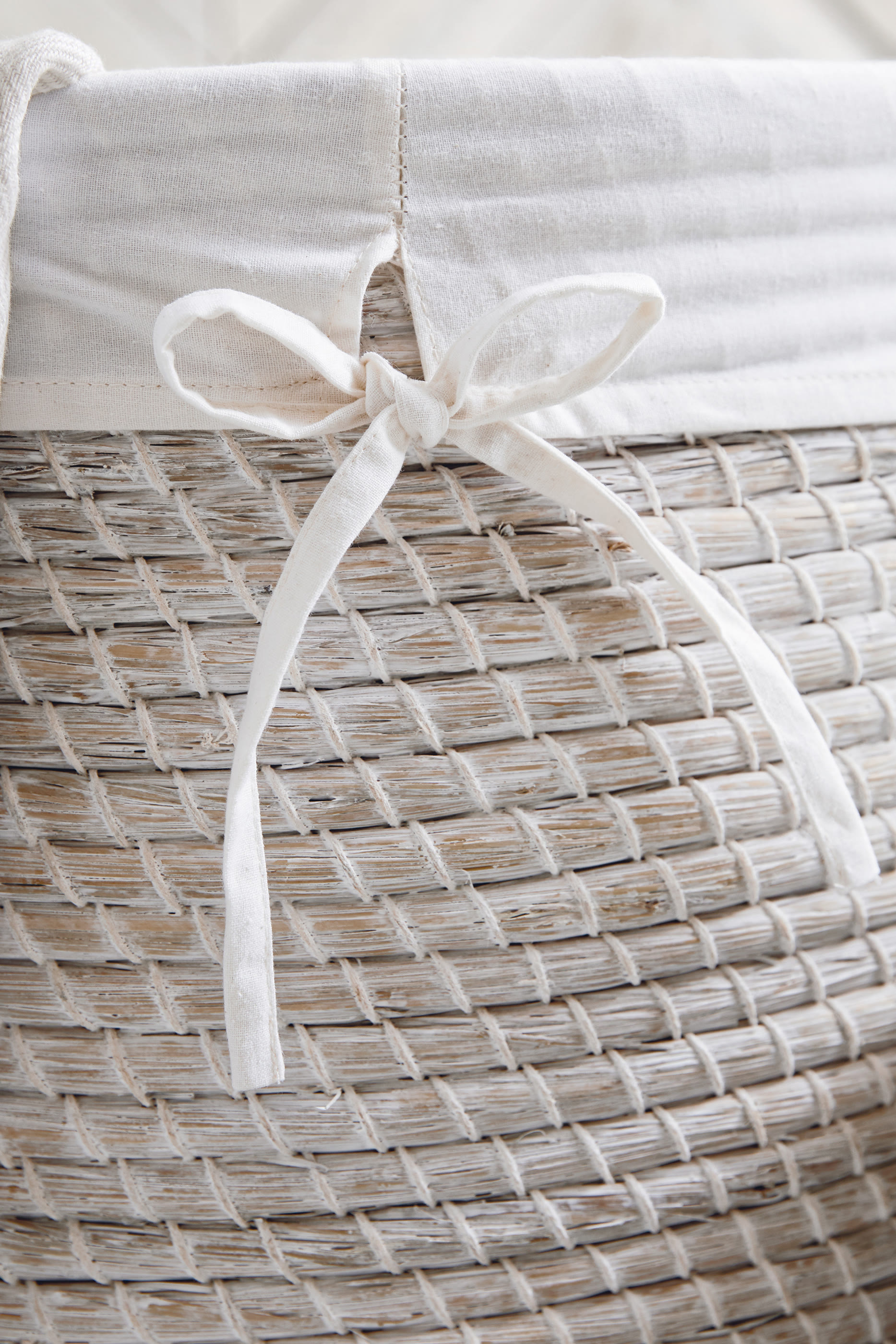 Whitewashed Seagrass Laundry Basket With Liner