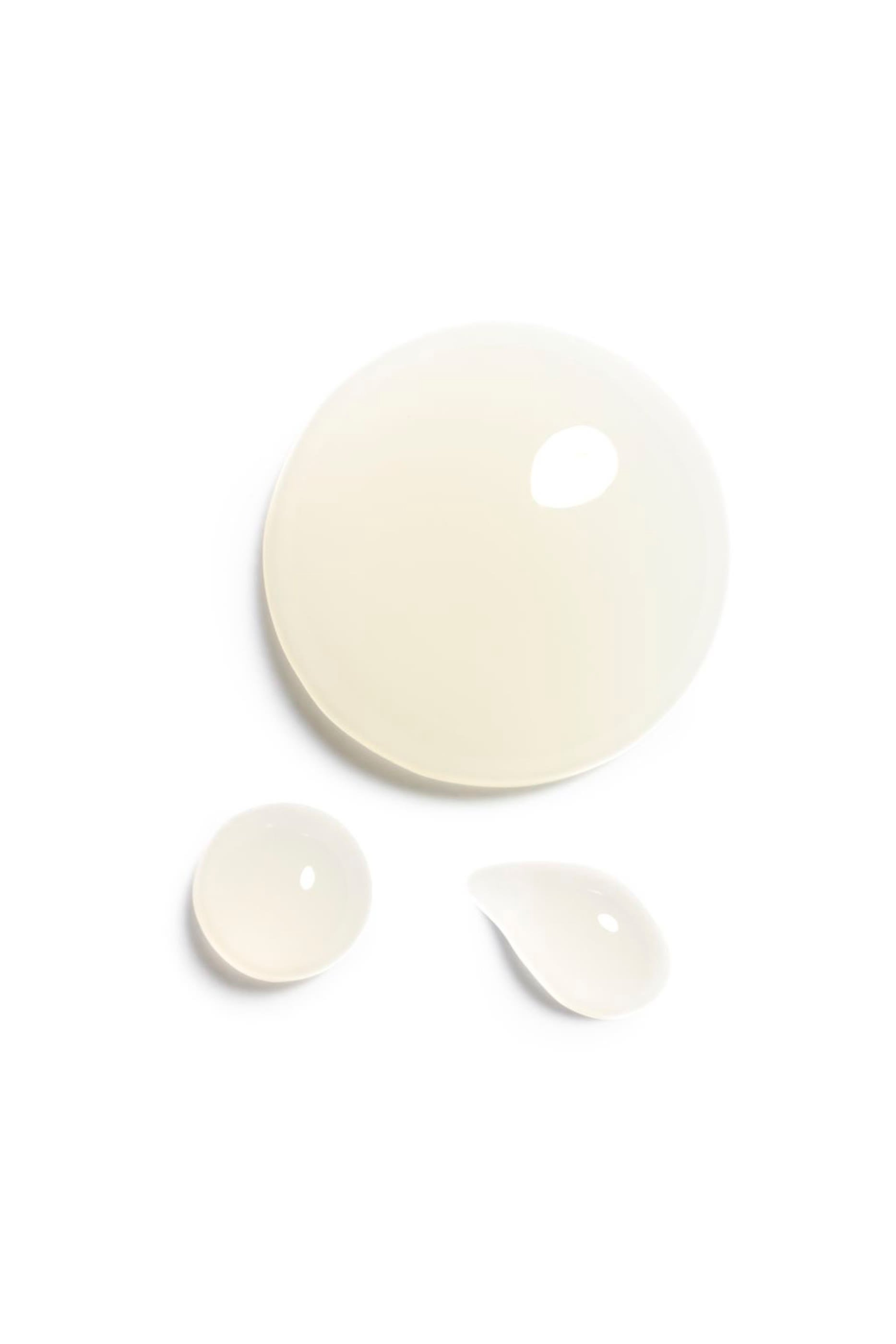 N&deg;1 DE CHANEL REVITALISING SERUM Prevents And Corrects The Appearance Of The 5 Signs Of Aging