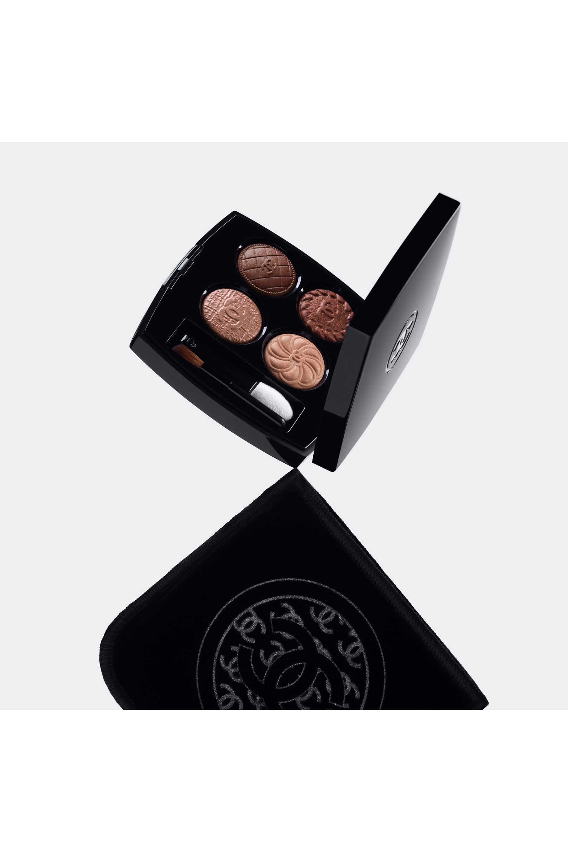 Les 4 Ombres Boutons Multi-Effect Quadra Eyeshadow