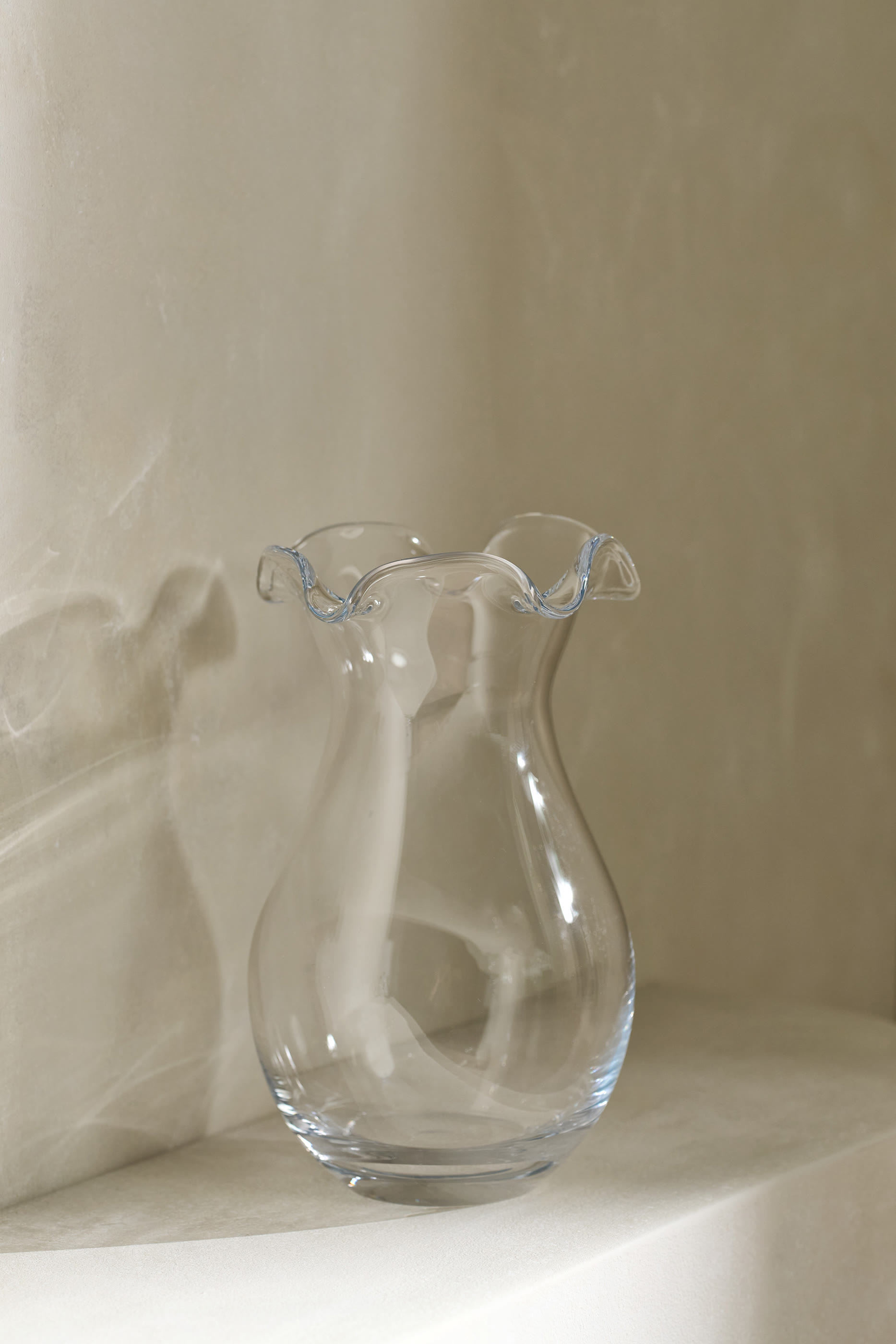 Coombe Frill Vase