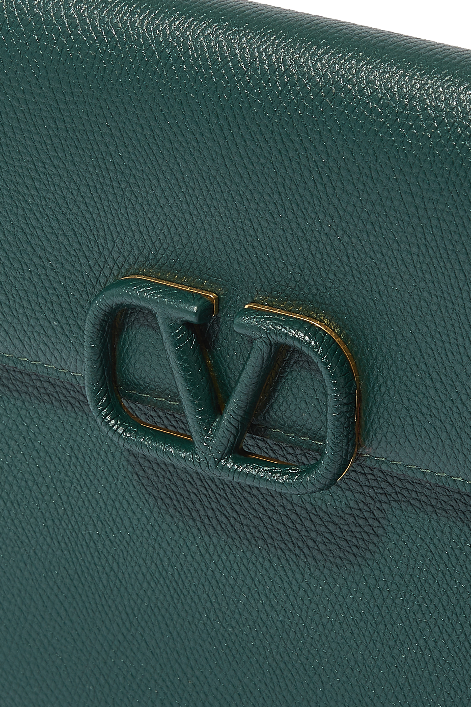  V Logo Pouch